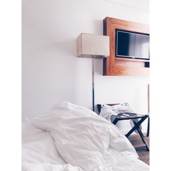 WHITE BED LINEN SET (2 pillowcases, bed sheet, duvet cover) WHITE BED LINEN SET (2 pillowcases, bed sheet, duvet cover)